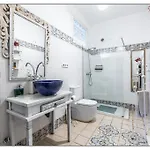 Angeles Villa San Rafael